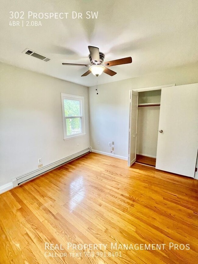 Building Photo - Updated 4 Bedroom 2 Bath Single Family Hom...