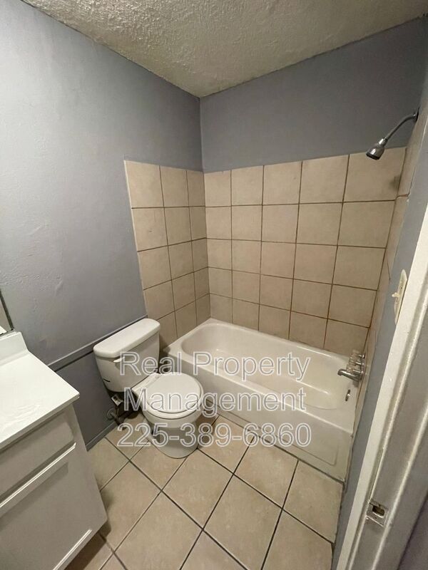 Building Photo - 2246 Anne Marie Dr