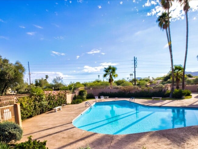 Building Photo - Modern 2 Bedroom 2 Bathroom home with comm...