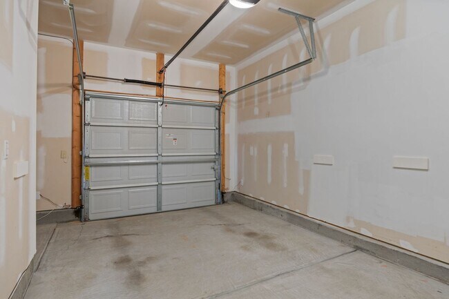 Building Photo - 3-Bedroom Home with Spacious Layout & Private Backyard in Wendell