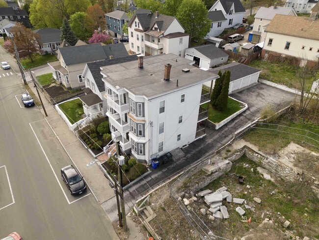 Building Photo - 470 Spruce St