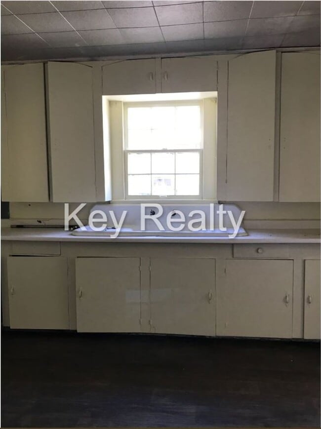 Building Photo - 112 Bentley St