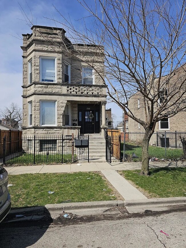 Building Photo - 1316 S Springfield Ave