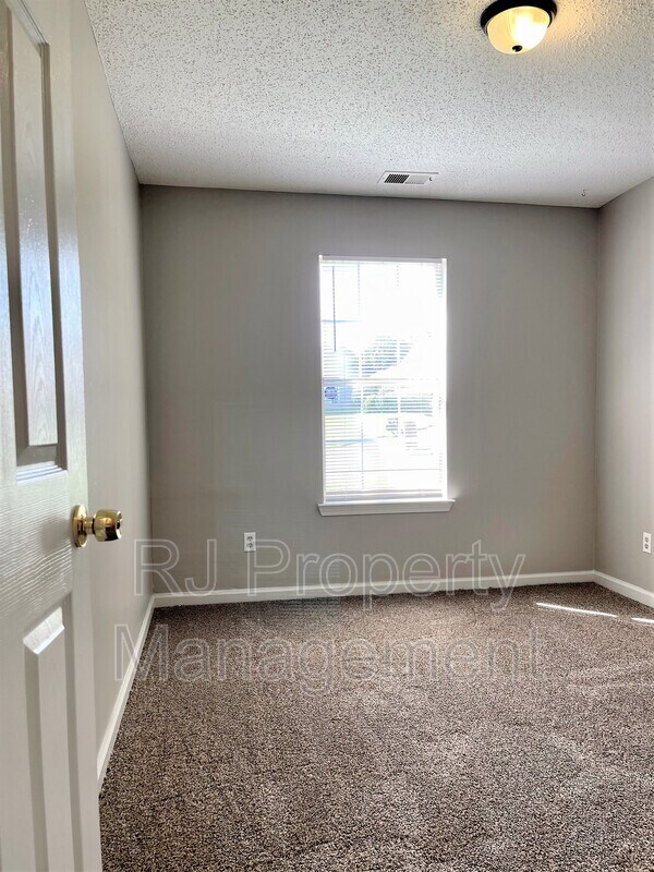 Building Photo - 4297 Kings Valley Cove E