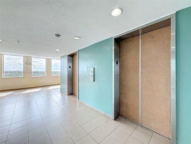 Building Photo - 1800 NW 24th Ave