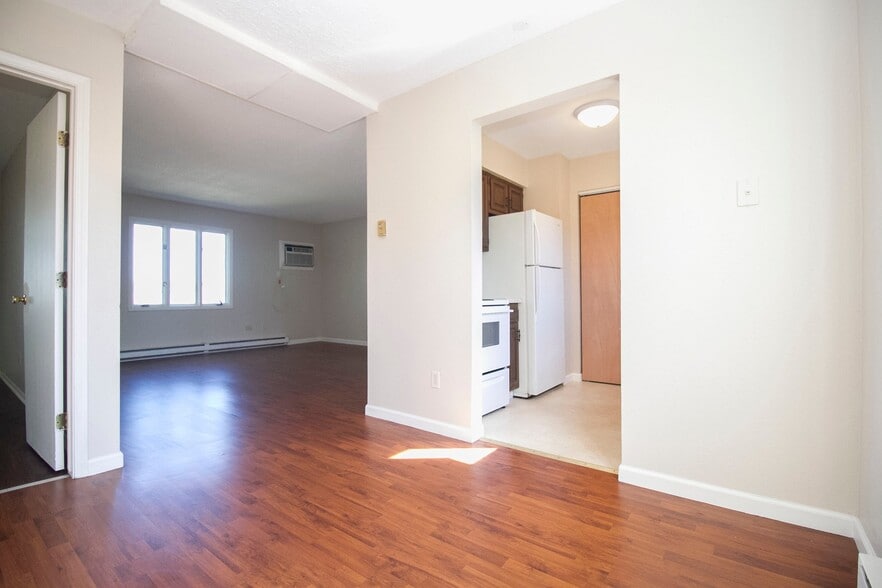Building Photo - 5359 Cresthaven Ln