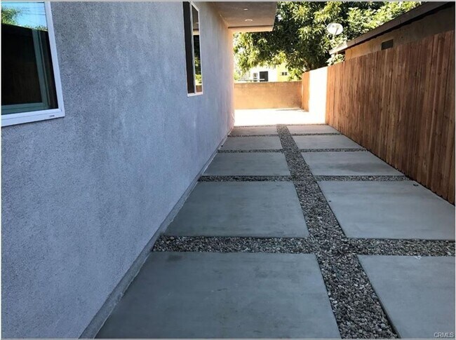 Building Photo - 85(221)