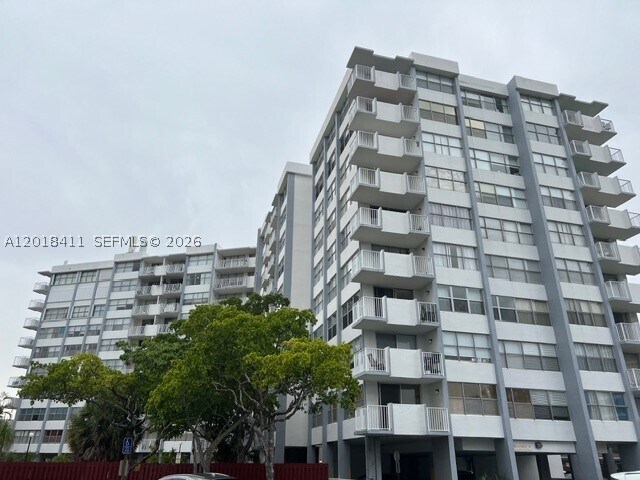 Building Photo - 1200 NE Miami Gardens Dr