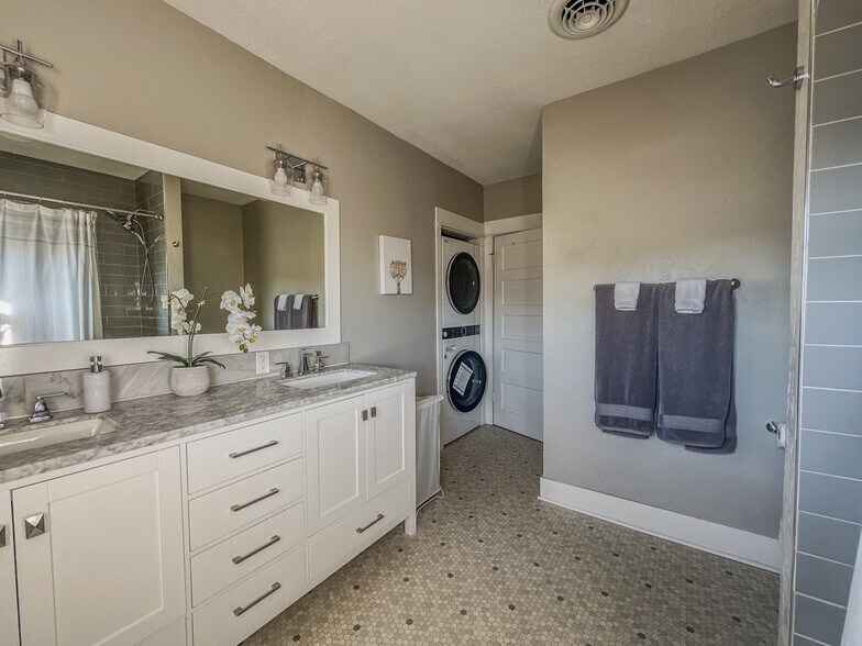 Building Photo - 5532 N Haight Ave