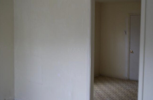 Building Photo - 2056 Riverside Blvd