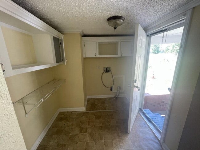 Building Photo - 247 Produce Dr