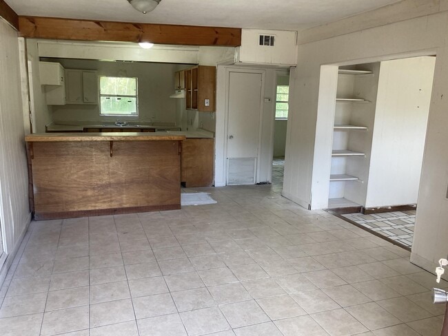 Building Photo - 1545 Kings Ct