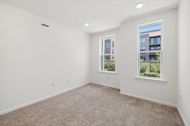 Building Photo - 500 Willow St