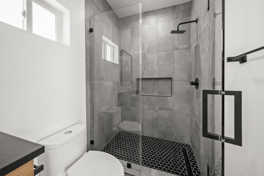 Building Photo - 6049 Craner Ave