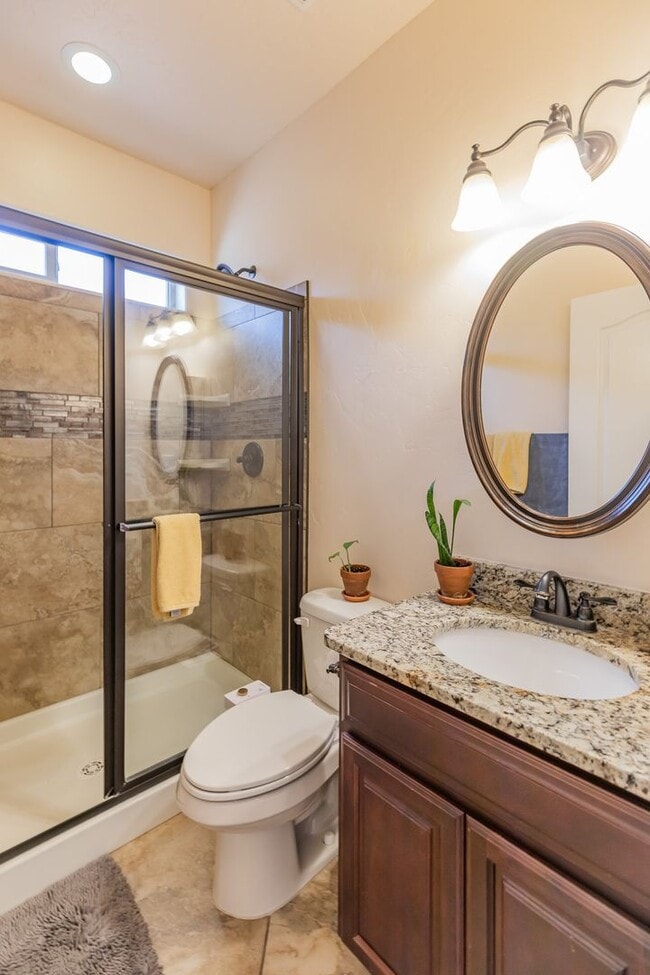 Building Photo - 4 Bedroom 2 bath Beautiful Home