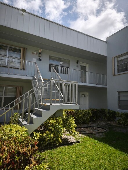 Building Photo - 122 Normandy Ln