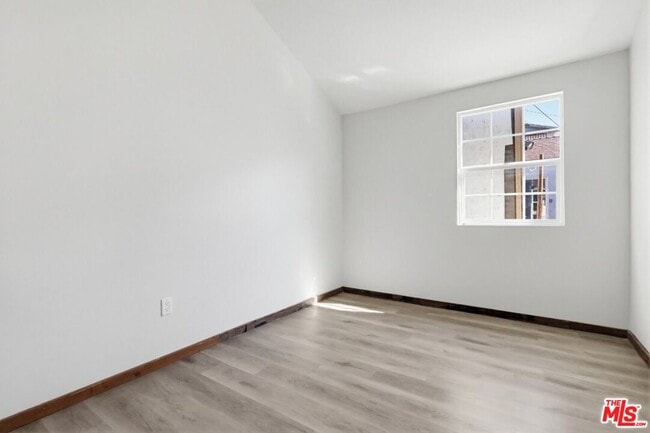 Building Photo - 2163 W 27th St