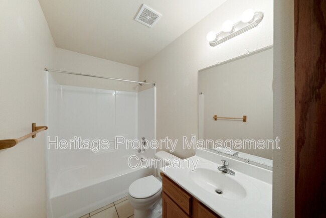 Building Photo - 236 Rosalie Dr