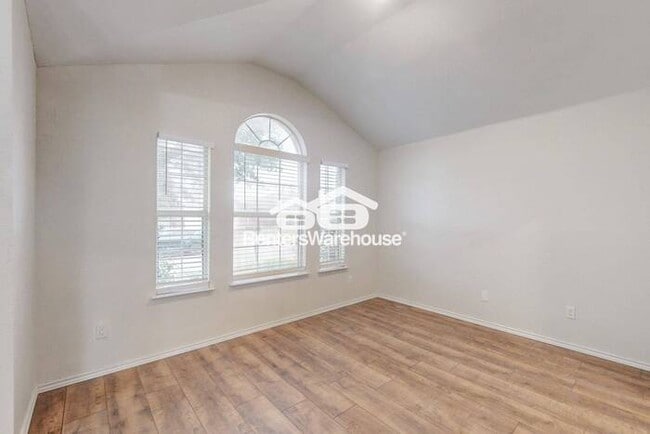 Building Photo - READY FOR MOVE-IN, 3-BEDROOM, 2-BATH HOME ...