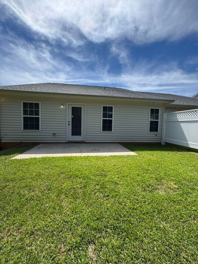 Building Photo - 132 Springwood Ln