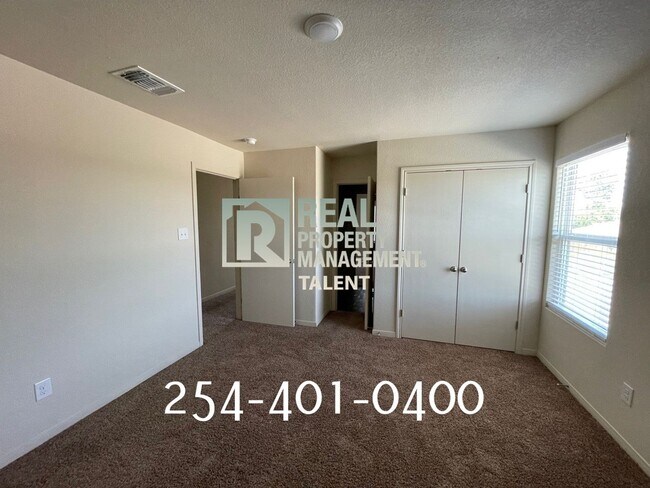 Building Photo - Price Reduced** 3-Bedroom, 2.5-Bathroom Du...