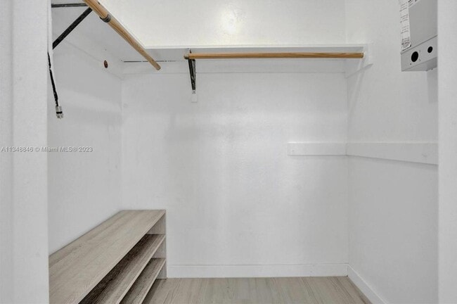 Building Photo - 930 N 14th Ct