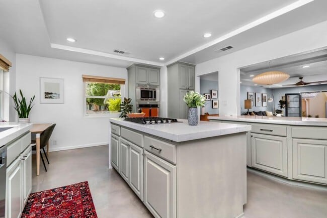 Building Photo - A charming 3-bedroom, 2.5 bath home in Don...