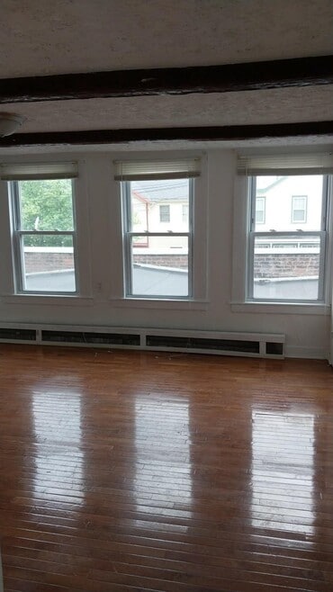 Building Photo - 320 N Colony Rd