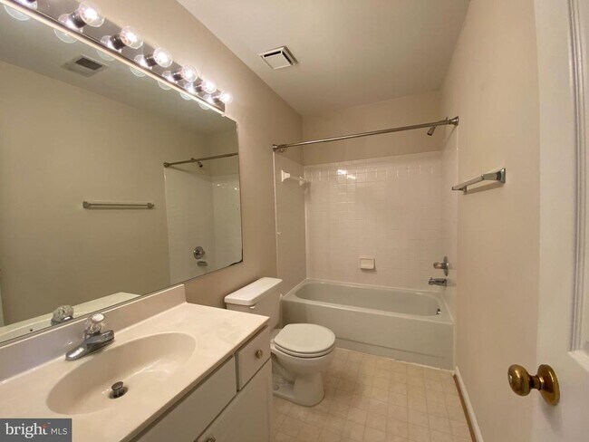 Building Photo - 6555 Kelsey Point Cir