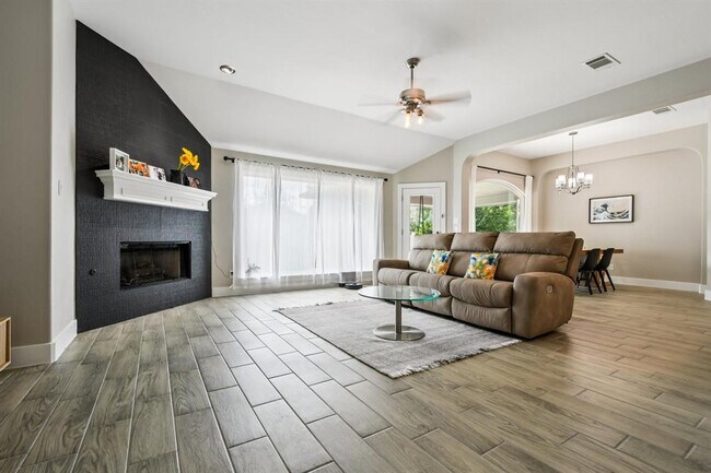 Building Photo - 16601 Malaga Hills Dr