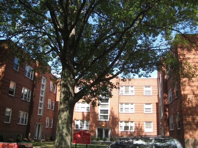 Building Photo - Charming 1-Bedroom Apartment at Jamieson Apartments – Updated & Cozy Living in St. Francis Neighb...