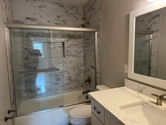 Building Photo - 10012 Ellis Rd