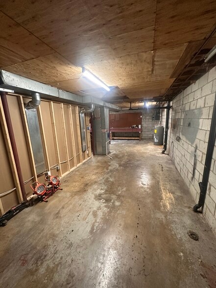 Building Photo - 1274 Centre Pky