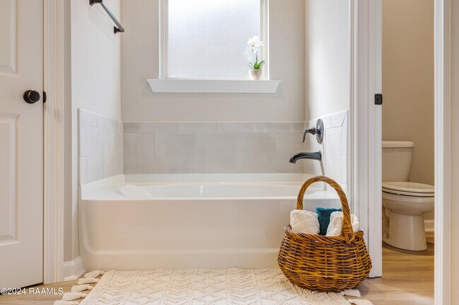 Building Photo - 124 Lightbourne Dr