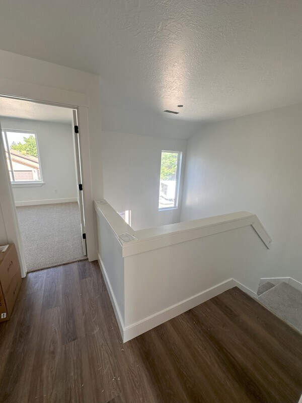 Building Photo - 1537 S 600 E