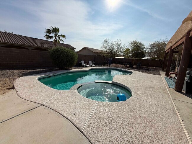 Building Photo - 10745 E 38th Ln