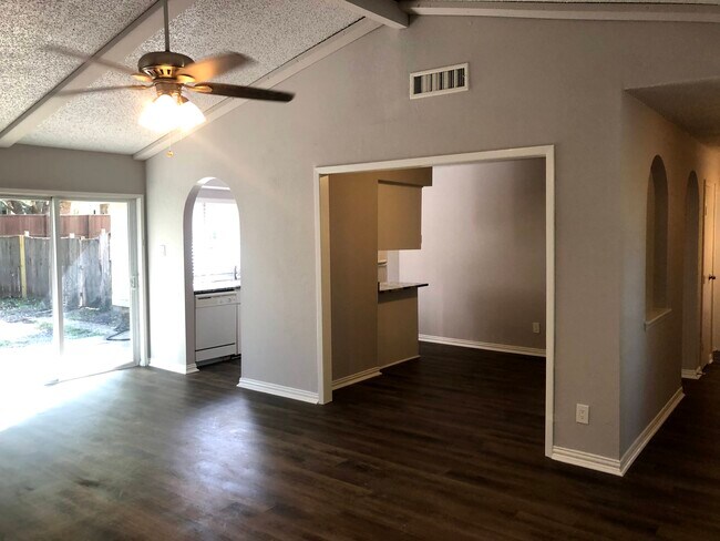 Building Photo - 1741 Crystal Way