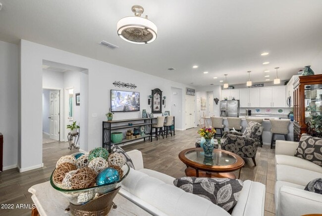 Building Photo - Gorgeous single level 4-bedroom, 3-bathroom home nestled in an upscale gated community in Peoria