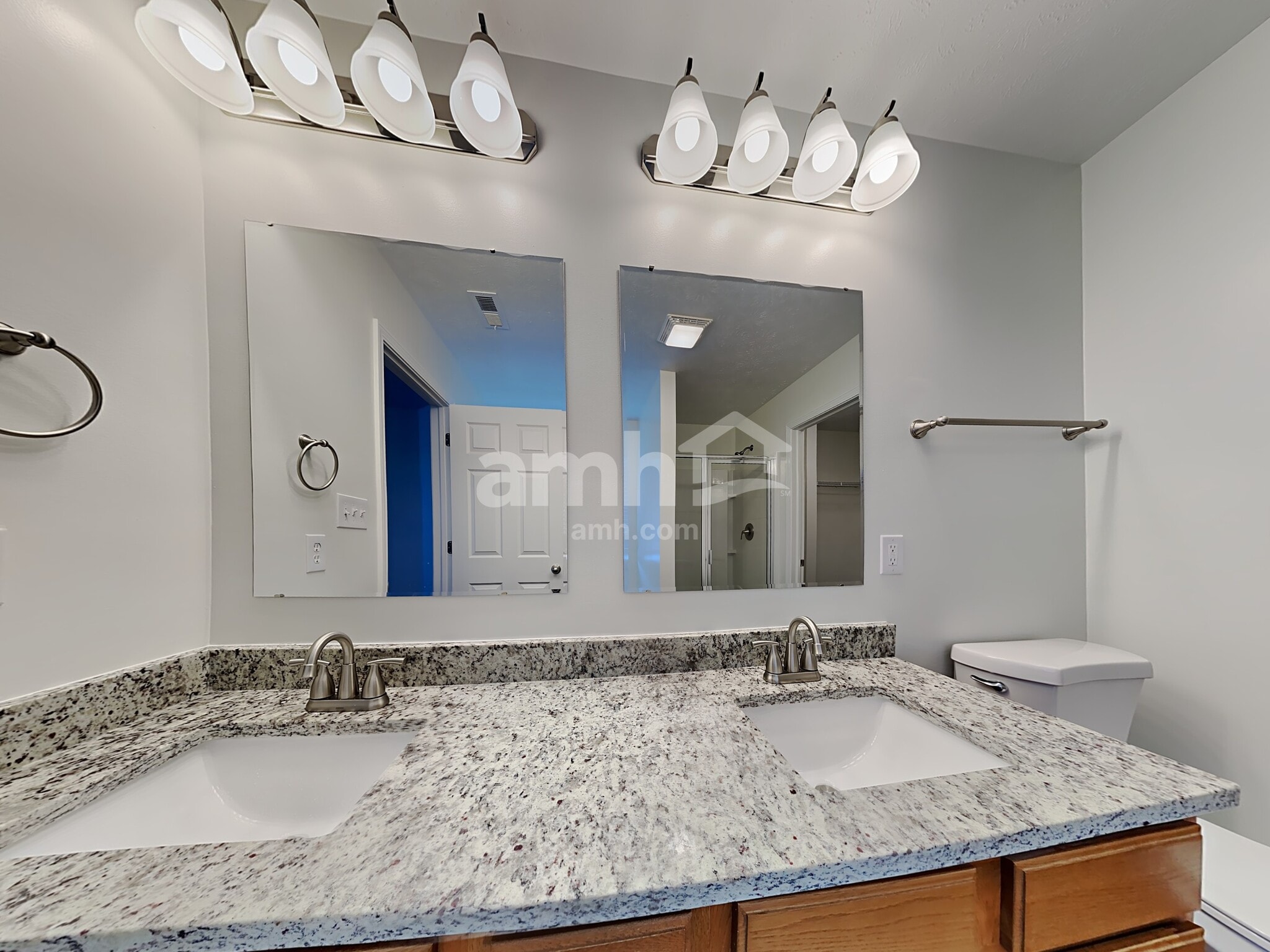 Building Photo - 15518 Farmland Ct