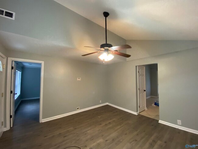 Building Photo - 1112 NE Wellman Ave