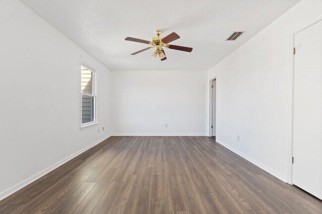 Building Photo - 307 Pratt Ct