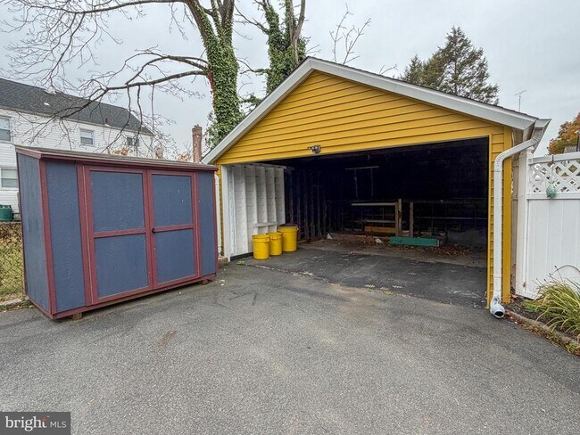 Building Photo - 409 Sanhican Dr