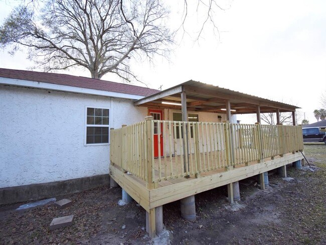 Building Photo - 2140 Hwy 6