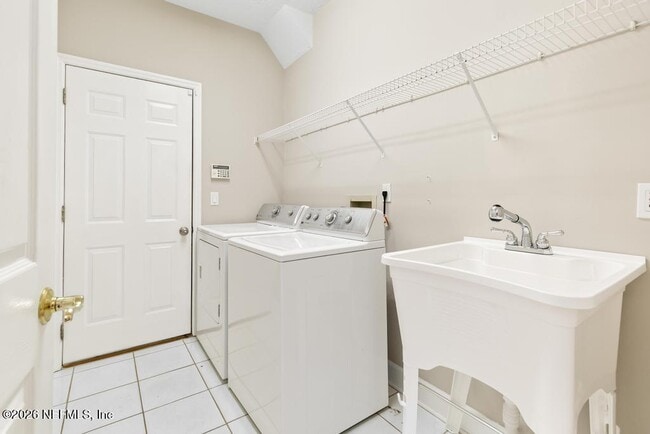Building Photo - 337 S Mill View Way