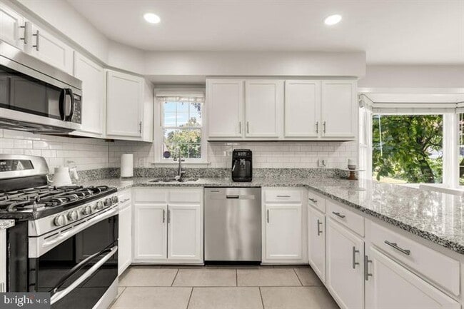 Building Photo - 10855 Lockwood Dr