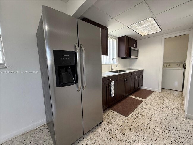 Building Photo - 3200 SW 88th Pl