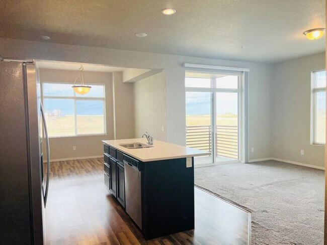 Building Photo - 2 bedroom, 1 bath condo located in Northwest Loveland, CO