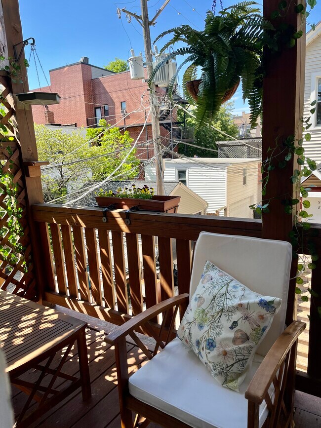Patio - 1144 W Schubert Ave
