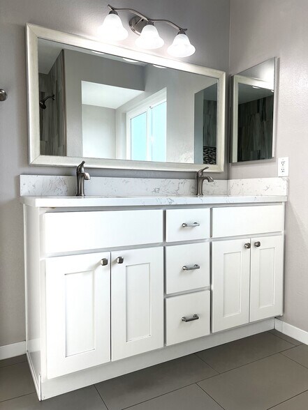 Double sinks - 338 W Plymouth St