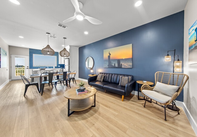 Building Photo - 111 W Sunny Isle Dr